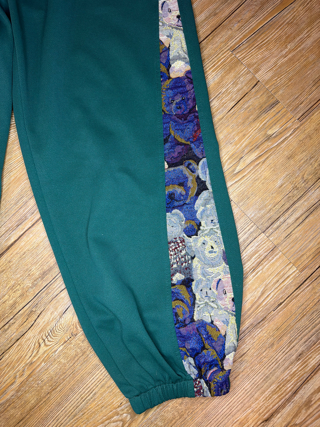No brand Green joggers with material sides. Feels like size L/XL