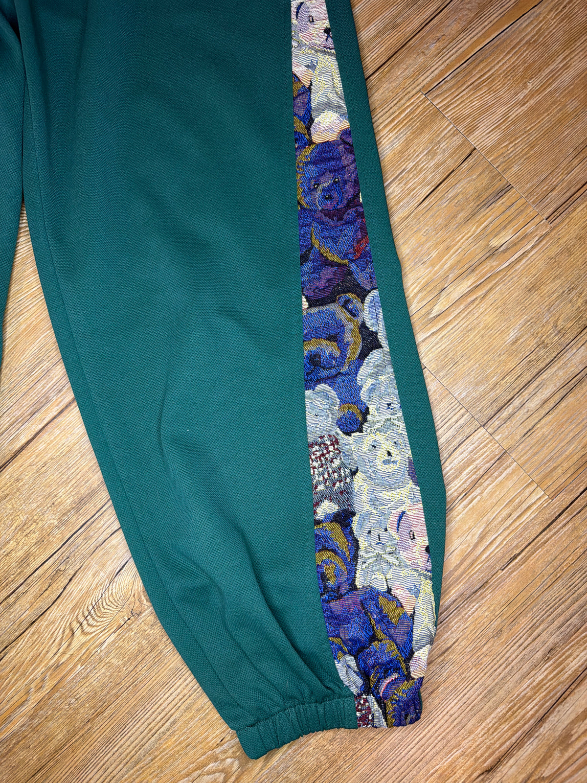 No brand Green joggers with material sides. Feels like size L/XL
