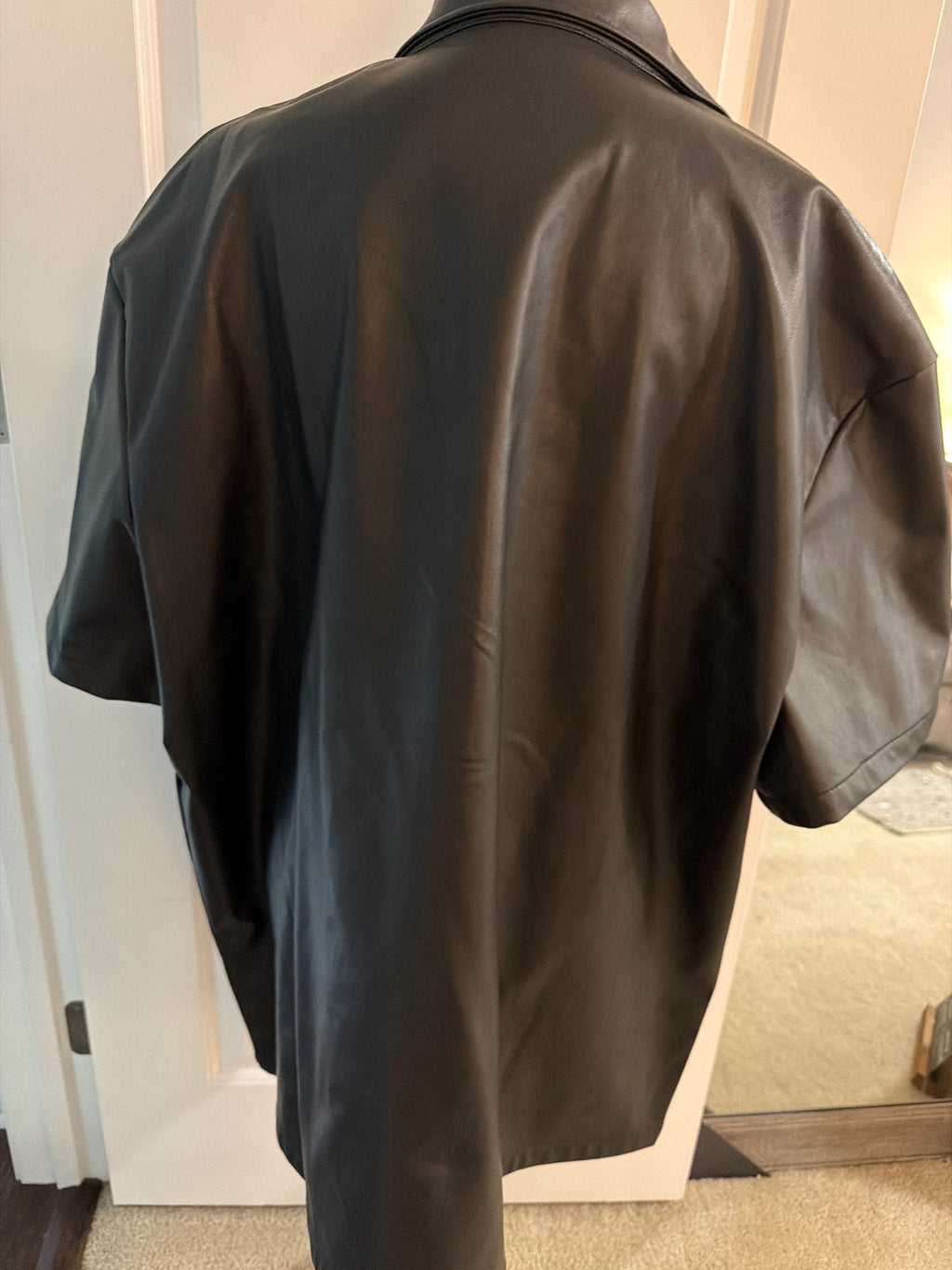 No brand name, size 3X, men’s faux leather snap jacket, $10.00